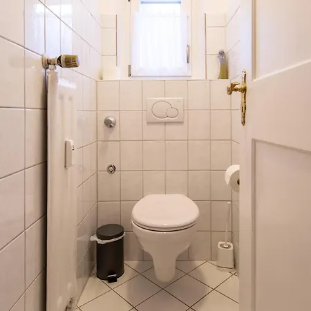 Marga Jenner Apartment *